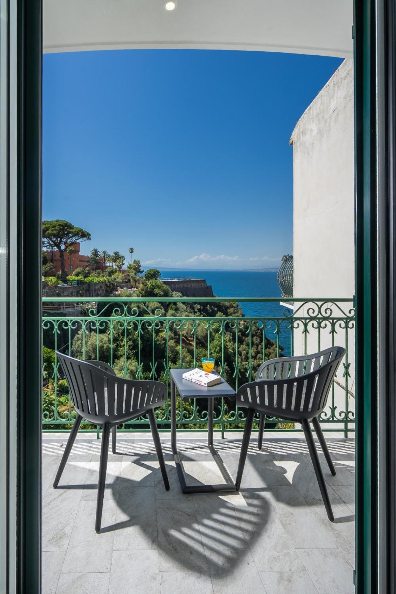 Sea View Deluxe Apartments Vico Equense Exteriör bild